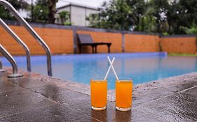 Sky Blue Homestay With Pool